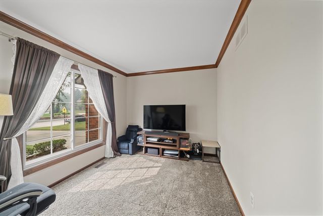 25872 Hunt Club Boulevard, Farmington, MI 48335