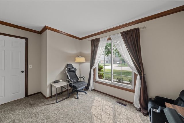 25872 Hunt Club Boulevard, Farmington, MI 48335