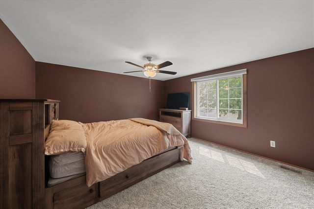 25872 Hunt Club Boulevard, Farmington, MI 48335