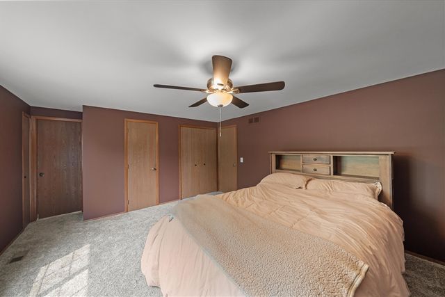 25872 Hunt Club Boulevard, Farmington, MI 48335