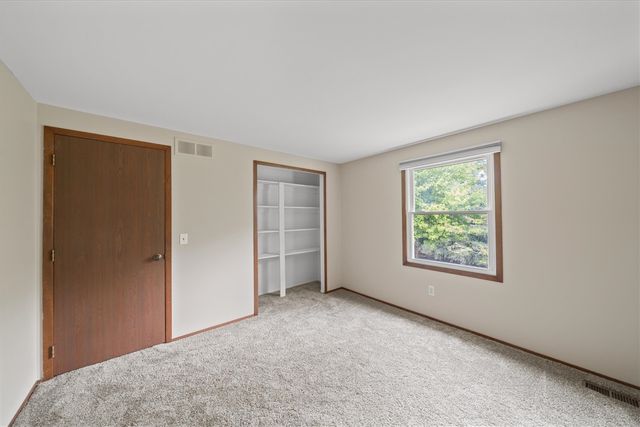 25872 Hunt Club Boulevard, Farmington, MI 48335
