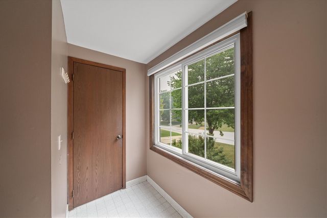 25872 Hunt Club Boulevard, Farmington, MI 48335