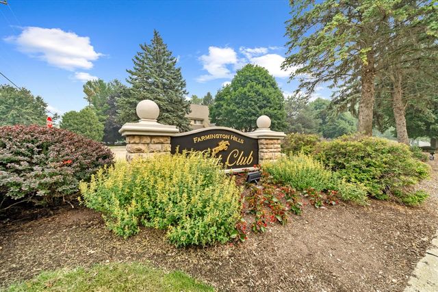 25872 Hunt Club Boulevard, Farmington, MI 48335