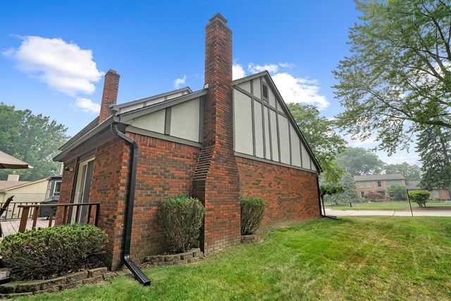 25872 Hunt Club Boulevard, Farmington, MI 48335