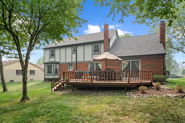 25872 Hunt Club Boulevard, Farmington, MI 48335