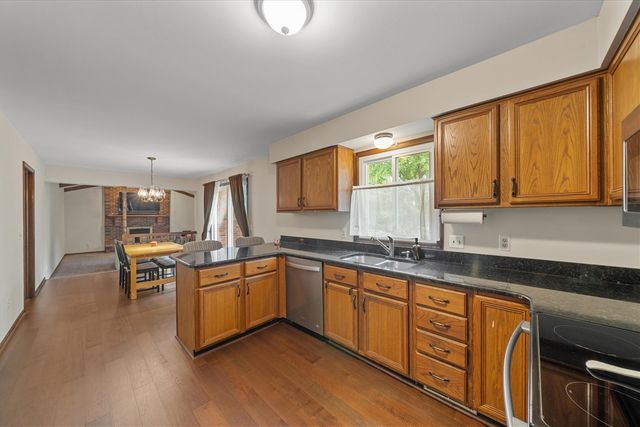 25872 Hunt Club Boulevard, Farmington, MI 48335