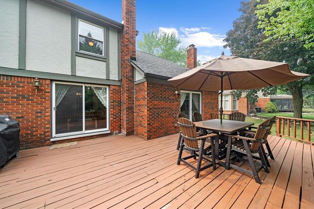 25872 Hunt Club Boulevard, Farmington, MI 48335