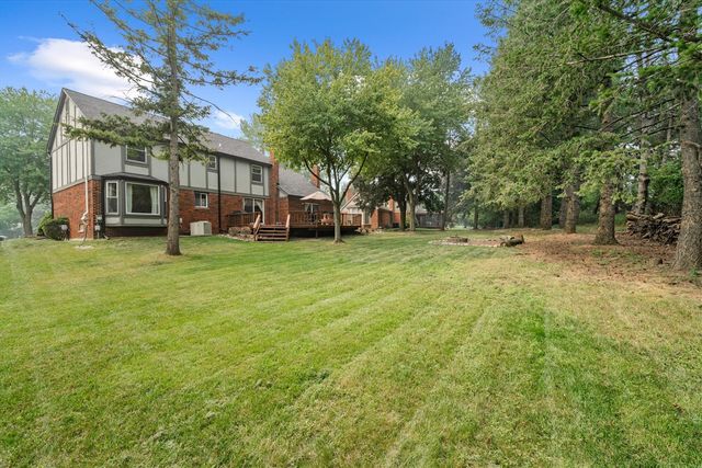 25872 Hunt Club Boulevard, Farmington, MI 48335