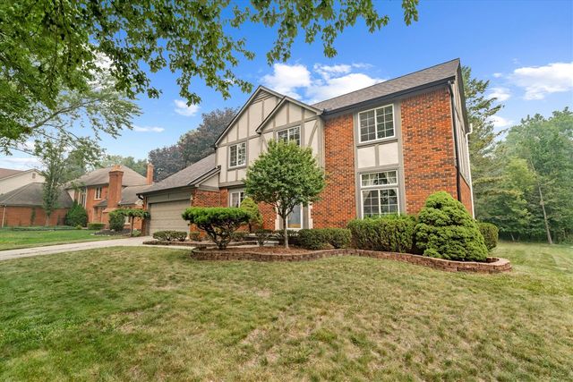 25872 Hunt Club Boulevard, Farmington, MI 48335