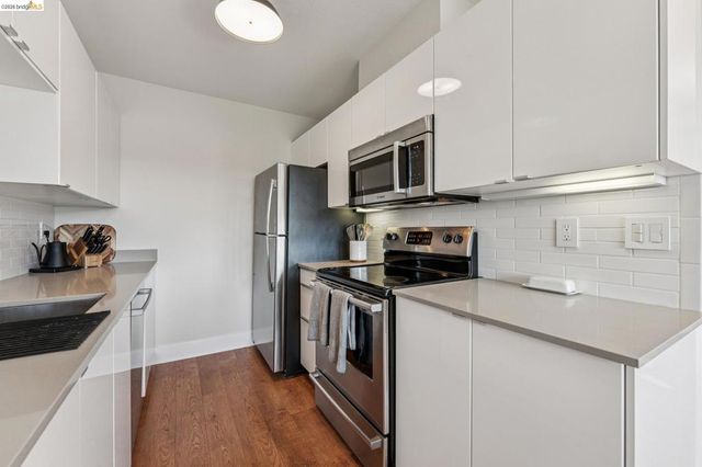 194 Lakeshore Ct, Richmond, CA 94804