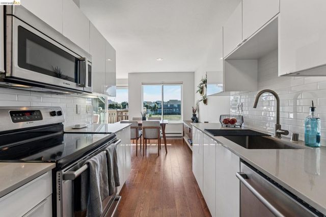 194 Lakeshore Ct, Richmond, CA 94804