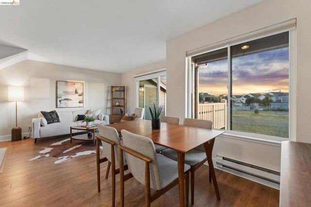 194 Lakeshore Ct, Richmond, CA 94804