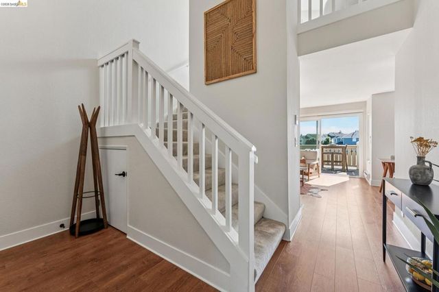 194 Lakeshore Ct, Richmond, CA 94804