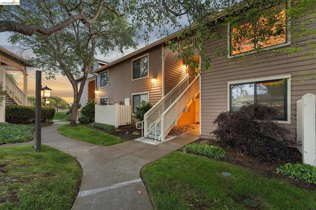194 Lakeshore Ct, Richmond, CA 94804