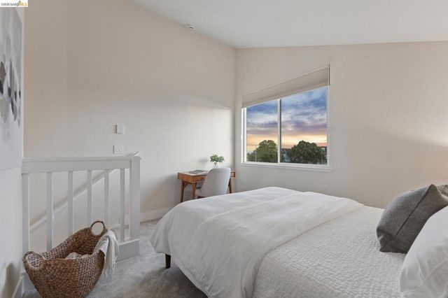 194 Lakeshore Ct, Richmond, CA 94804