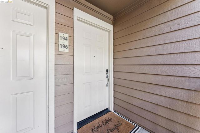 194 Lakeshore Ct, Richmond, CA 94804