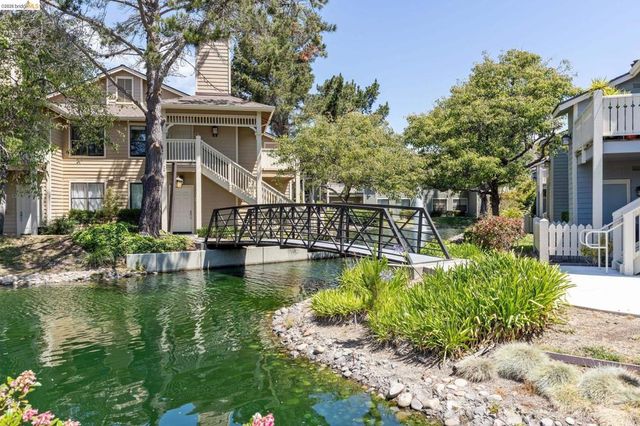 194 Lakeshore Ct, Richmond, CA 94804