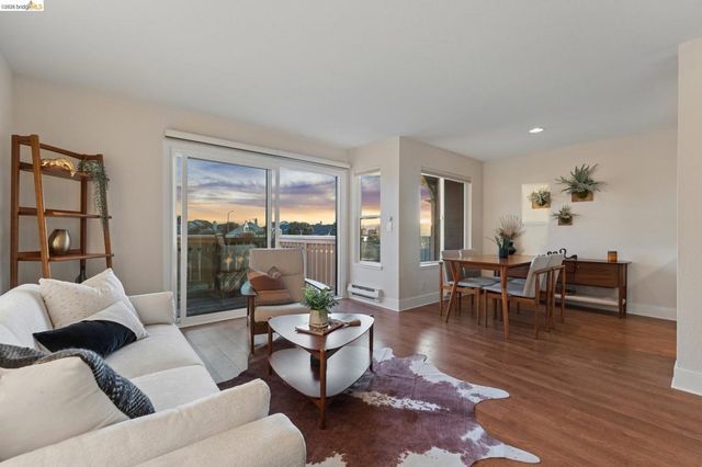 194 Lakeshore Ct, Richmond, CA 94804