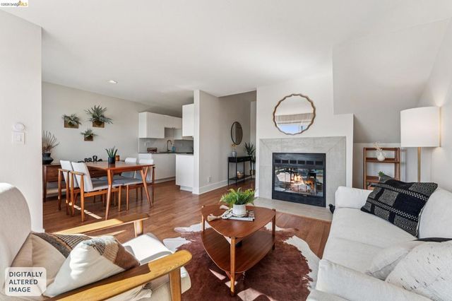 194 Lakeshore Ct, Richmond, CA 94804