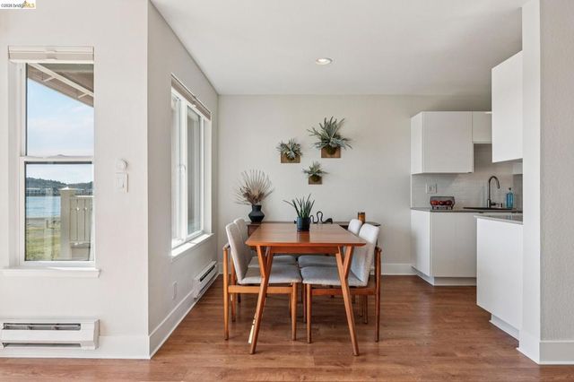 194 Lakeshore Ct, Richmond, CA 94804
