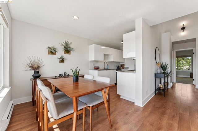 194 Lakeshore Ct, Richmond, CA 94804