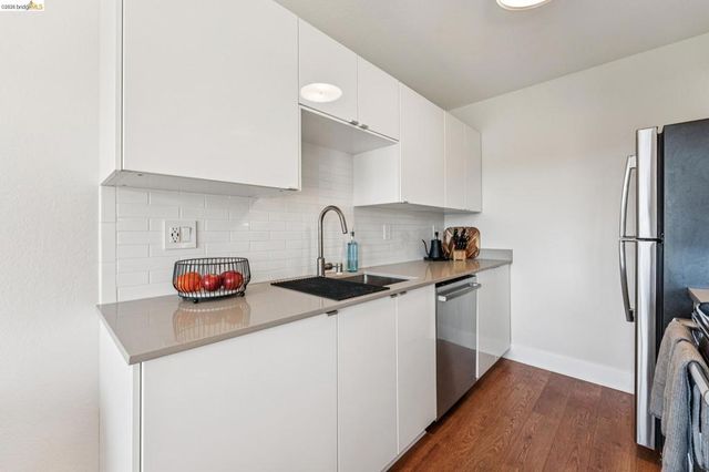 194 Lakeshore Ct, Richmond, CA 94804