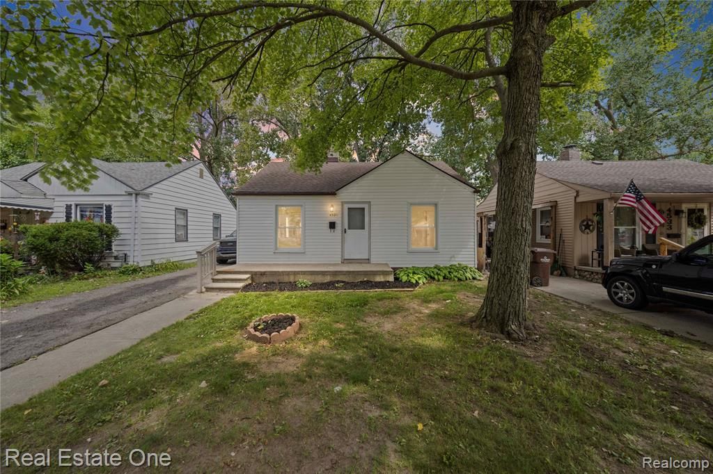 4521 Columbus Street, Wayne, MI 48184