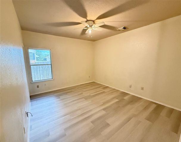 1703 Nichole Woods Drive, Houston, TX 77047