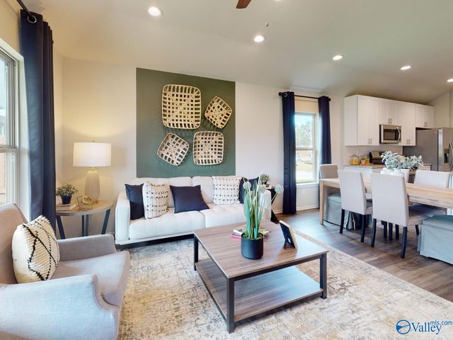 4021 White River, Decatur, AL 35603