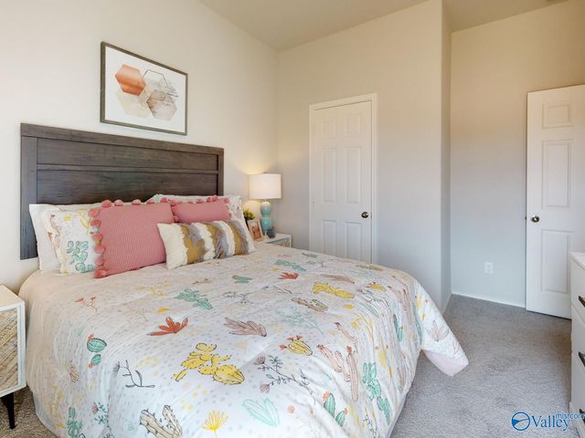 4021 White River, Decatur, AL 35603