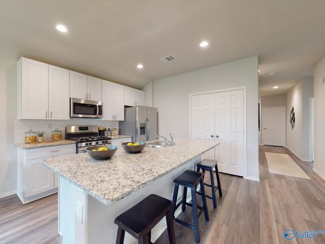 4021 White River, Decatur, AL 35603