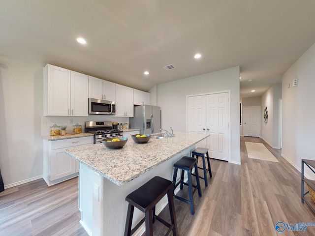 4021 White River, Decatur, AL 35603