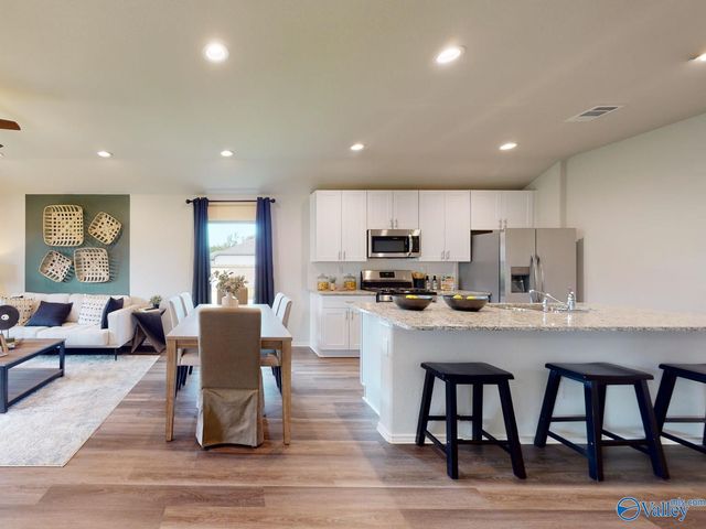 4021 White River, Decatur, AL 35603