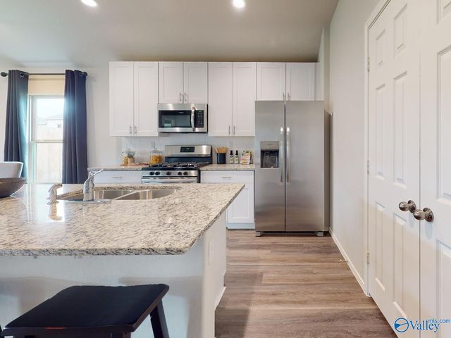 4021 White River, Decatur, AL 35603