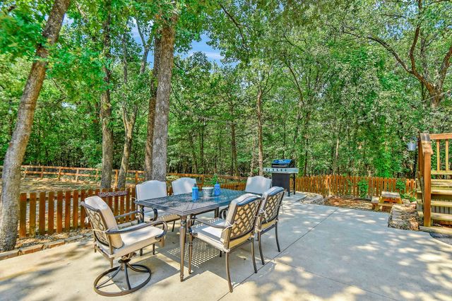 343 Plantation Avenue, Pottsboro, TX 75076