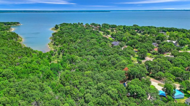 343 Plantation Avenue, Pottsboro, TX 75076