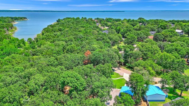 343 Plantation Avenue, Pottsboro, TX 75076
