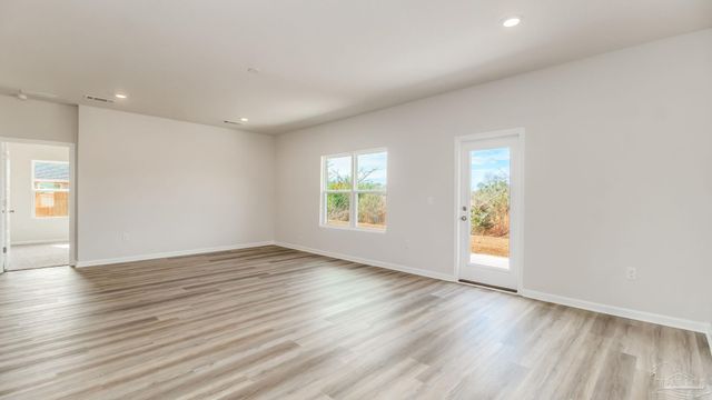 2043 Wiregrass St, Navarre, FL 32566