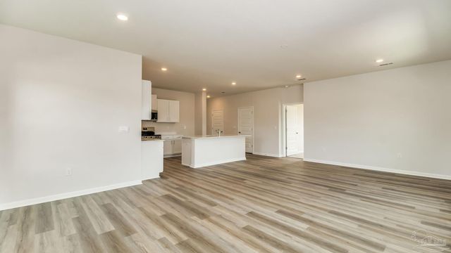 2043 Wiregrass St, Navarre, FL 32566