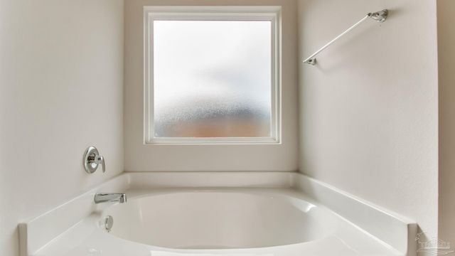 2043 Wiregrass St, Navarre, FL 32566