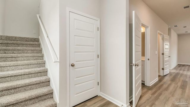 2043 Wiregrass St, Navarre, FL 32566