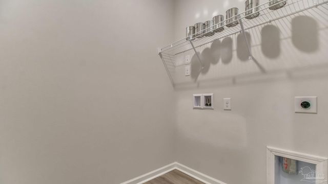 2043 Wiregrass St, Navarre, FL 32566