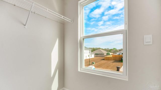 2043 Wiregrass St, Navarre, FL 32566