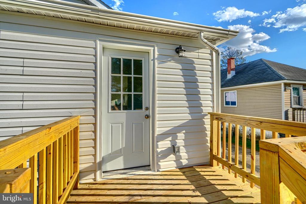 2126 OAKLAND RD, Baltimore, MD 21220