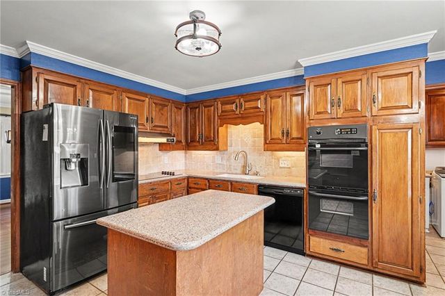 8025 Reynolda Road, Pfafftown, NC 27040