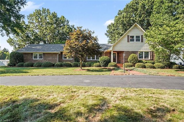 8025 Reynolda Road, Pfafftown, NC 27040