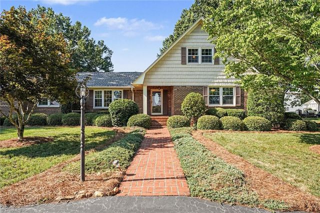 8025 Reynolda Road, Pfafftown, NC 27040
