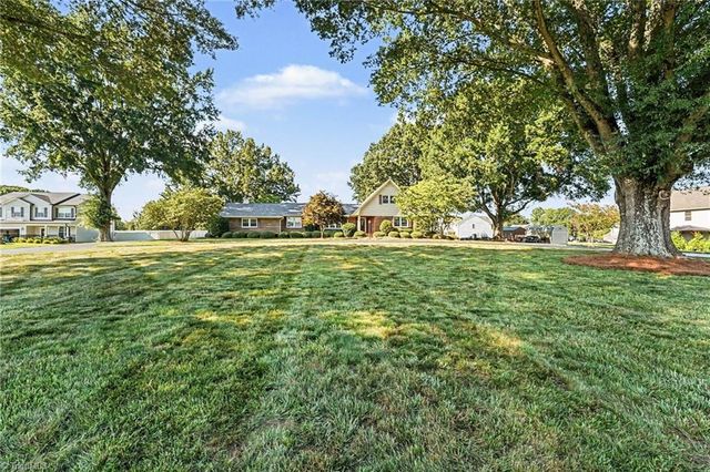 8025 Reynolda Road, Pfafftown, NC 27040