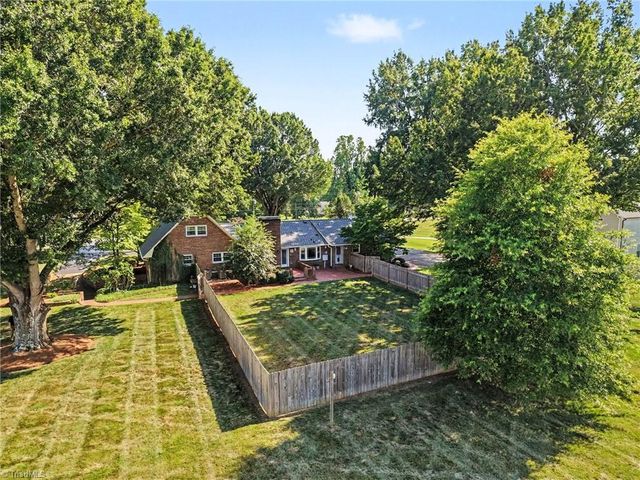 8025 Reynolda Road, Pfafftown, NC 27040