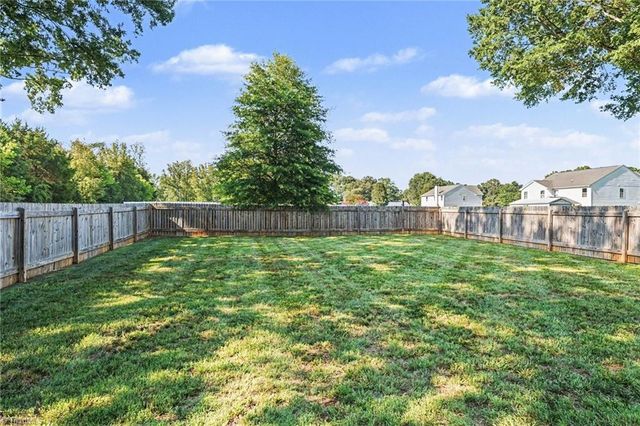 8025 Reynolda Road, Pfafftown, NC 27040